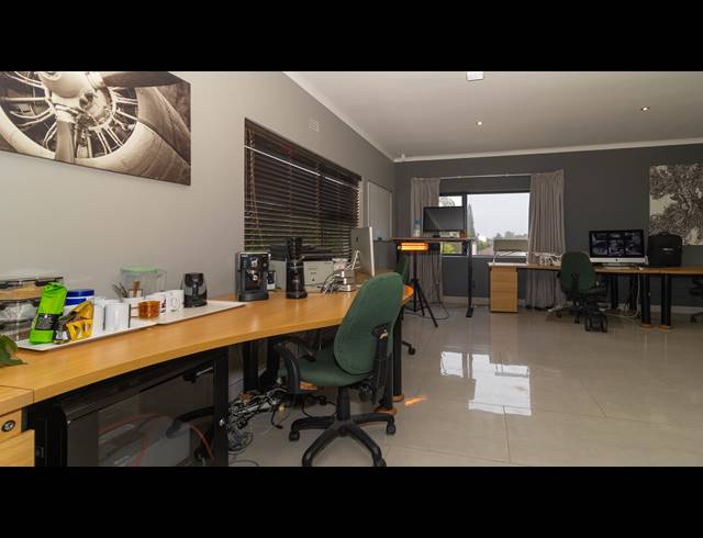 4 BEDROOM FREESTANDING FOR SALE IN FLAMINGO VLEI